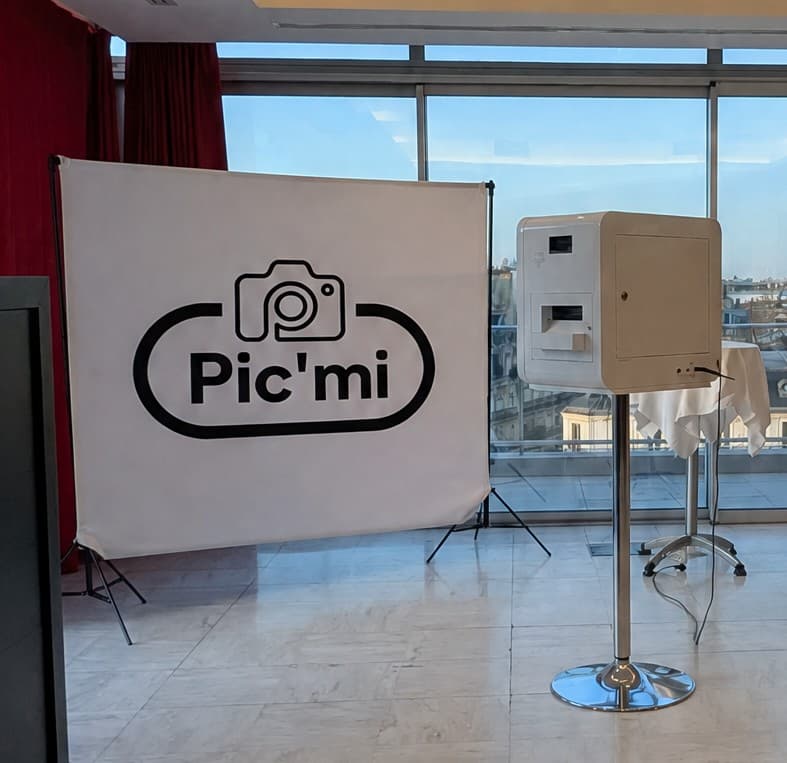 Soirée d'entreprise, fond imprimé au logo
